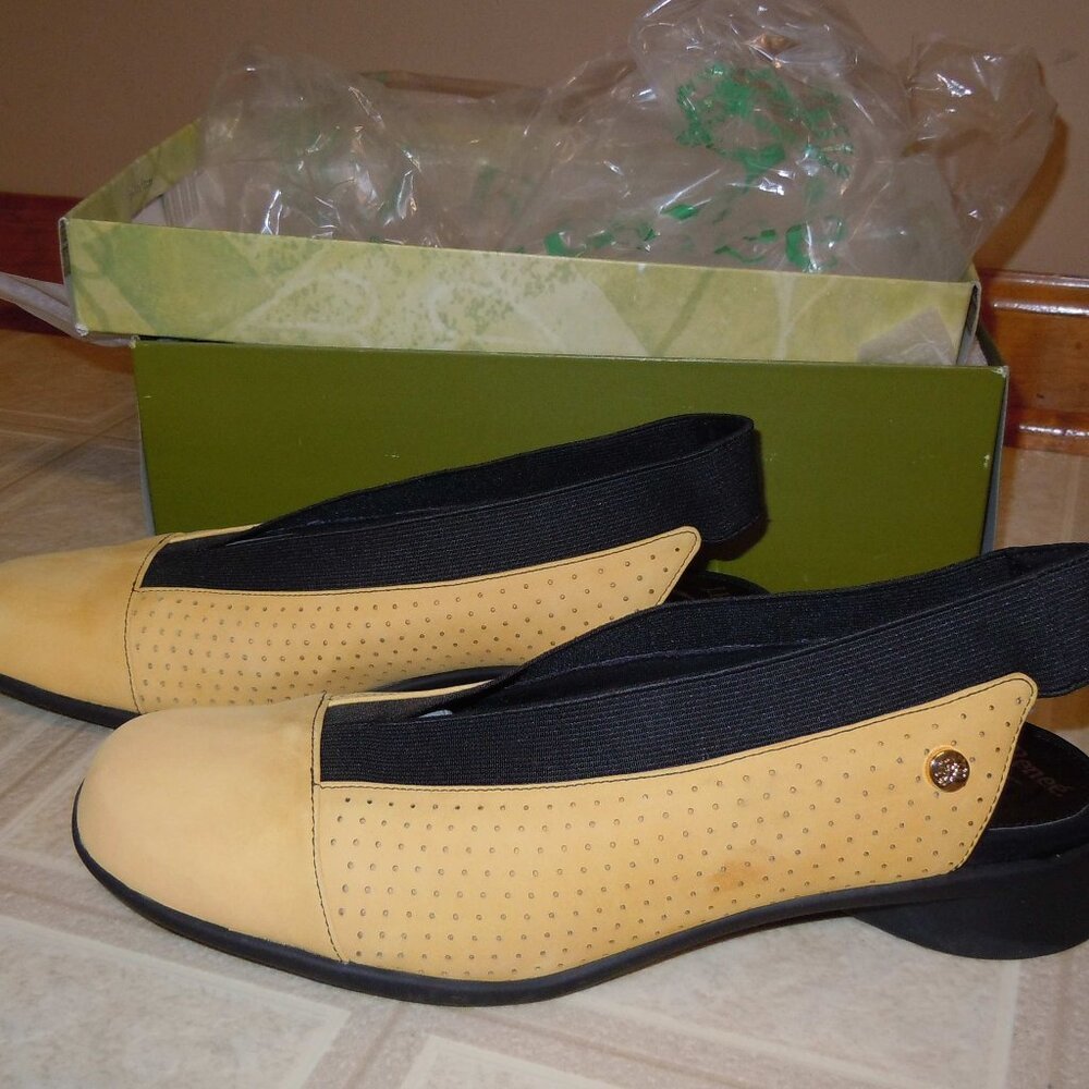 J RENEE NUBUCK LEATHER FLATS SLIP ON STYLE SZ 10 NEW IN BOX ‘NIRO’